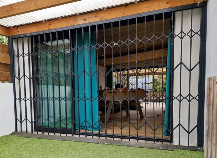 Installation de grilles extensibles au Tampon 974