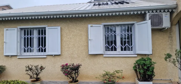Pose et installation de grille de sécurité extensibles sur mesure à La Réunion, Saint-Denis, MAXIDOR