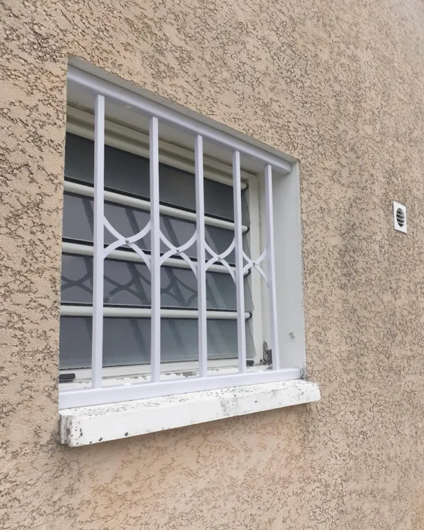 Installation de grille de sécurité pour fenêtres à La Réunion