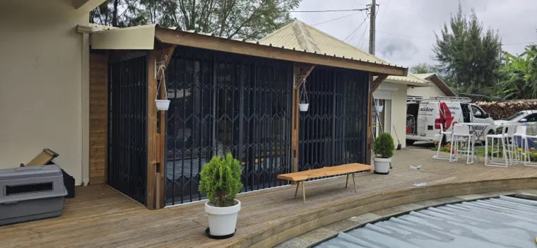Fabrication et installation de grilles extensibles de sécurité à Saint-Denis, La Réunion